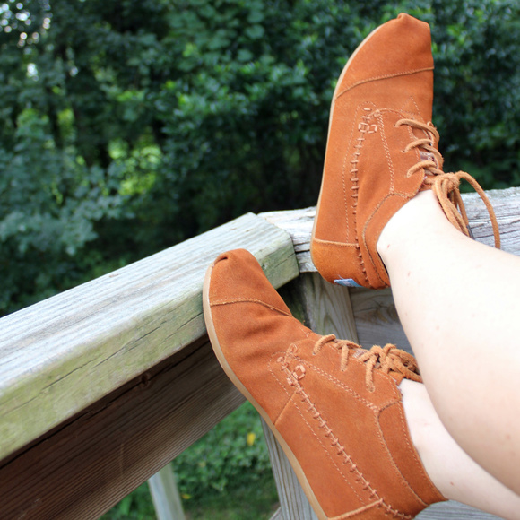 TOMS Suede Moccasin Lace Up Booties Chestnut W6 - Picture 4 of 8
